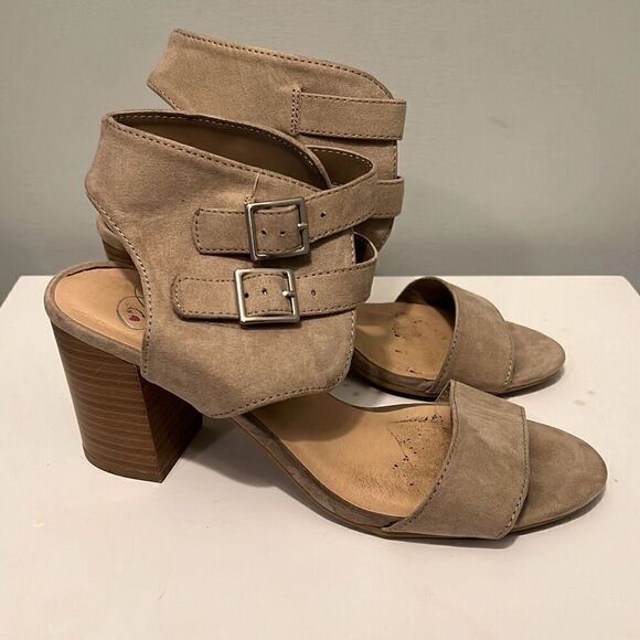 Heart in D Women's Taupe Suede Double Ankle Strap Block Heel Sandal Size 8 - Picture 5 of 14